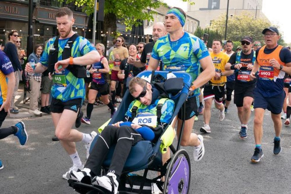 Μοναδικές στιγμές στον Μαραθώνιο του Λιντς (vid) runbeat.gr